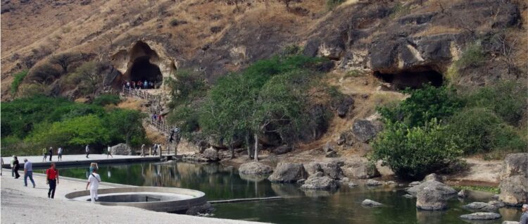 Salalah: Private Full day East and West of Dhofar