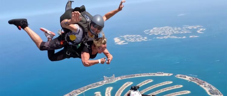 Skydive Dubai: Tandem Skydiving at the Palm